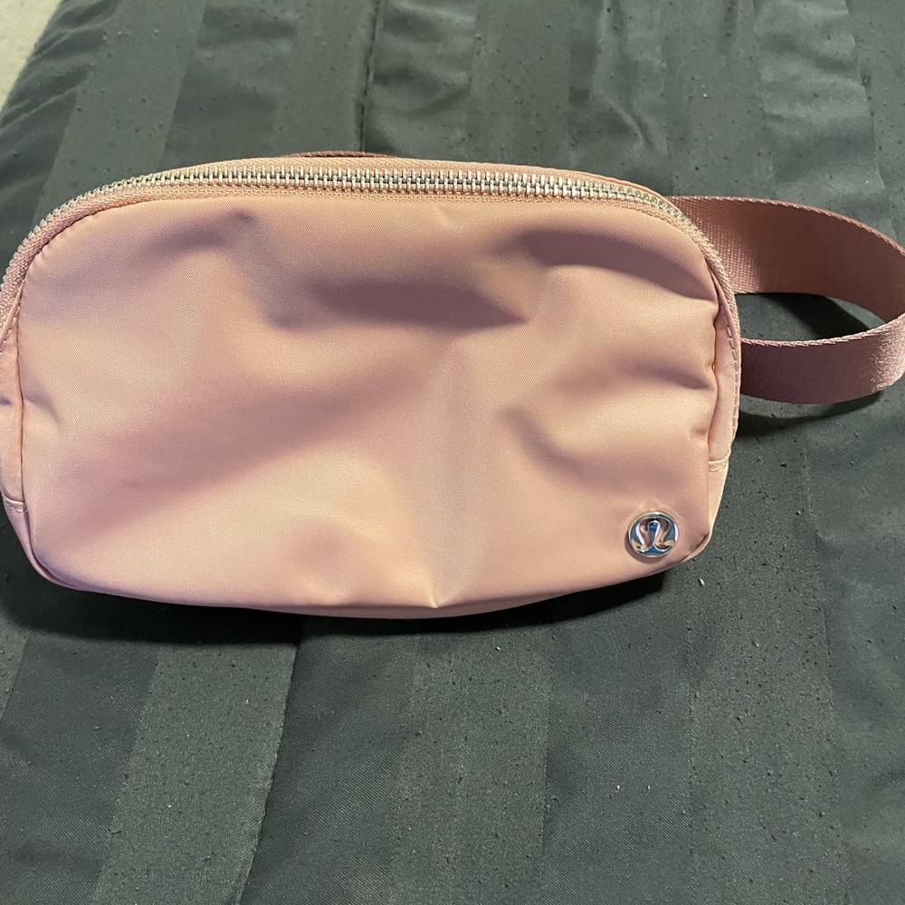 Lululemon Everywhere Belt Bag.